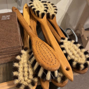 Bath brush with handle - oiled oak