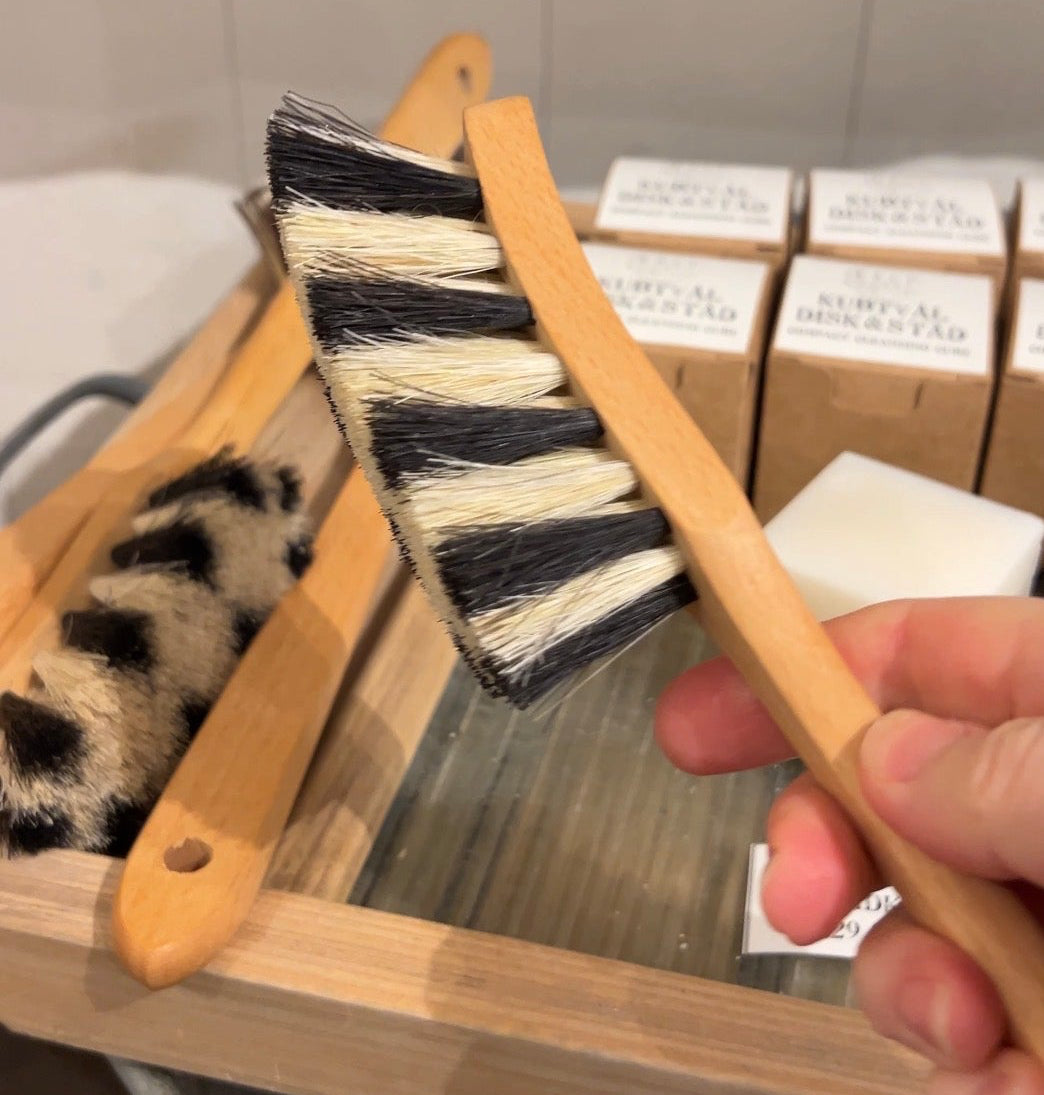 Handbunden diskborste i oljad björk