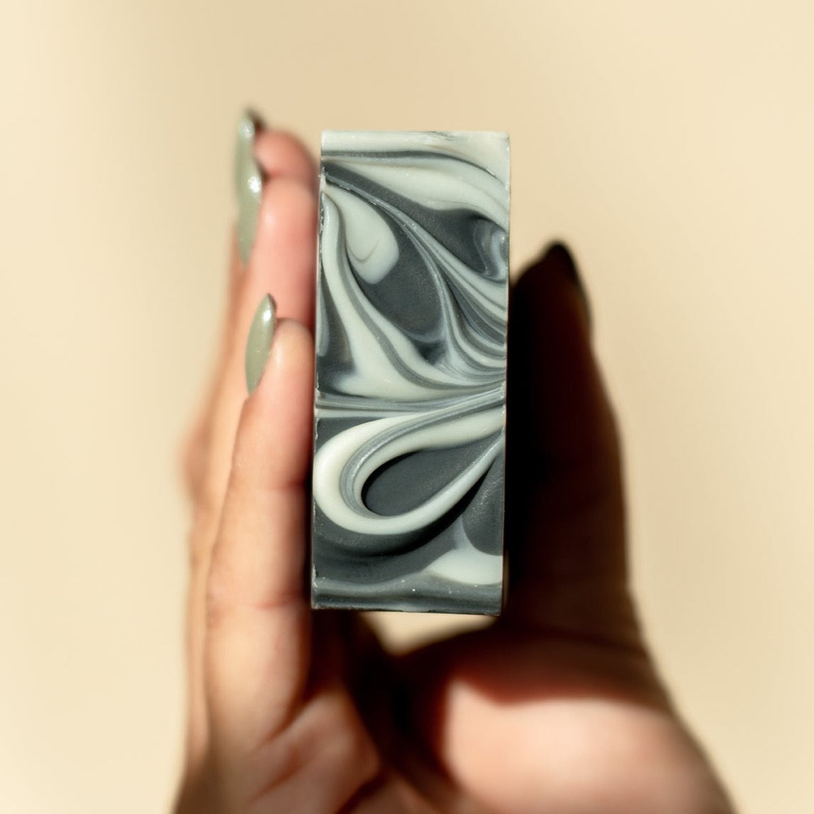 Ekologisk handgjord tvål -  Coal & Clay - Detox Soap med Tea tree, Lavendel och Mynta