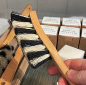 Handbunden diskborste i oljad björk